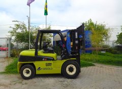 Empilhadeira Clark modelo C45D