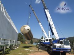 Içamento de Tanque com Guindastes Rodoviários 
