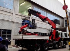 Içamento de Tanques e Reatores com Guindaste e Empilhadeiras